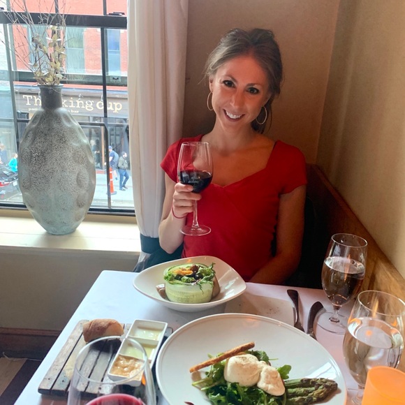 Meet your Posher, Lauren - Picture 2 of 8